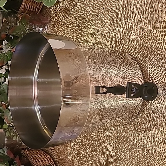 Vollrath Panacea Elegant 24 kt. Gold Accent Coffee Urn, 11.6 qt/11 liter - Picture 6 of 16